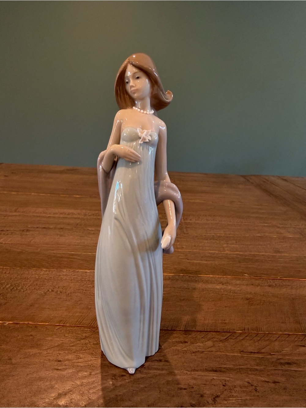 Lladro #5487 “Ingenue” Figurine